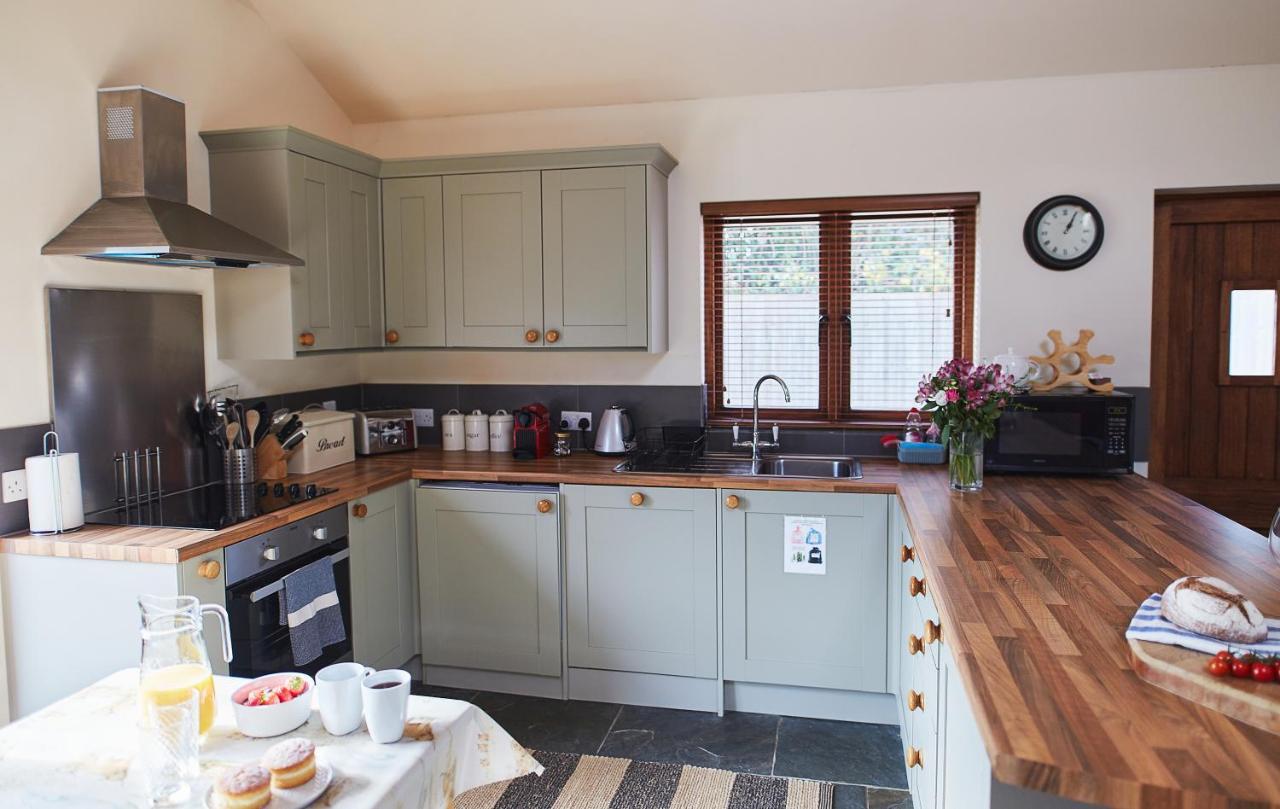 The Old Dairy - Boutique Countryside Cottage At Harrys Cottages Pen-y-Clawdd 外观 照片